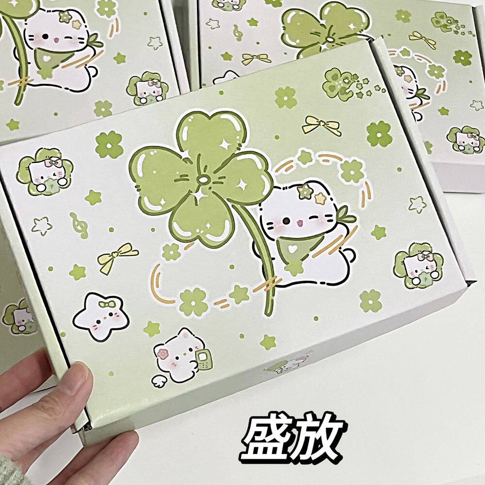 装毕业礼物的盒子四叶草