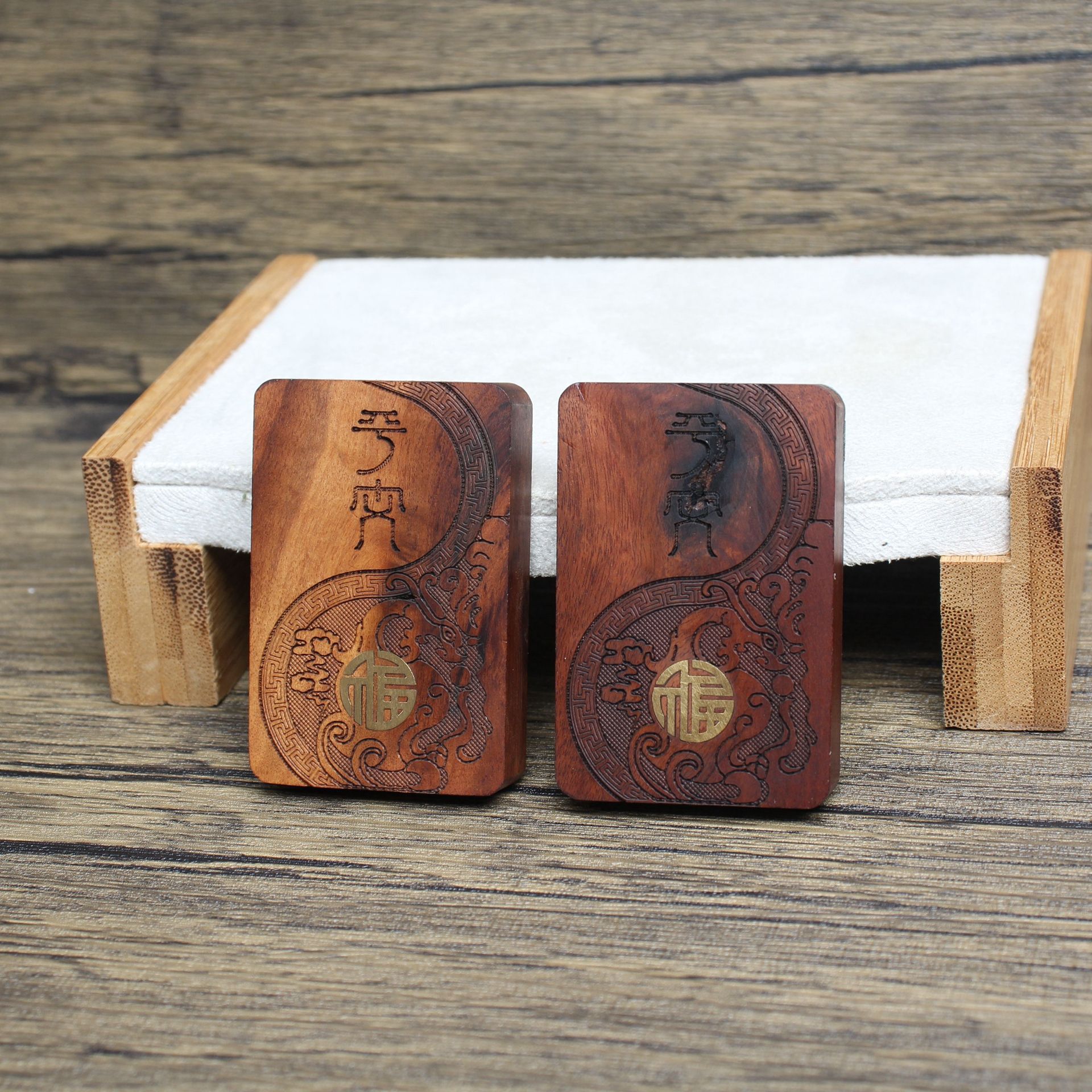 雷击枣木龙蛇守护神平安牌无事牌吊坠老料深色精雕手工量大来谈价