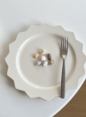 半颗橘子HO 白色质感简约釉下彩陶瓷牛排大盘葵边不规则餐盘