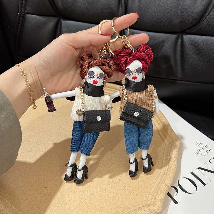 韩版斜跨包女孩汽车钥匙扣创意娃娃衣服套装钥匙链时尚包挂件礼物