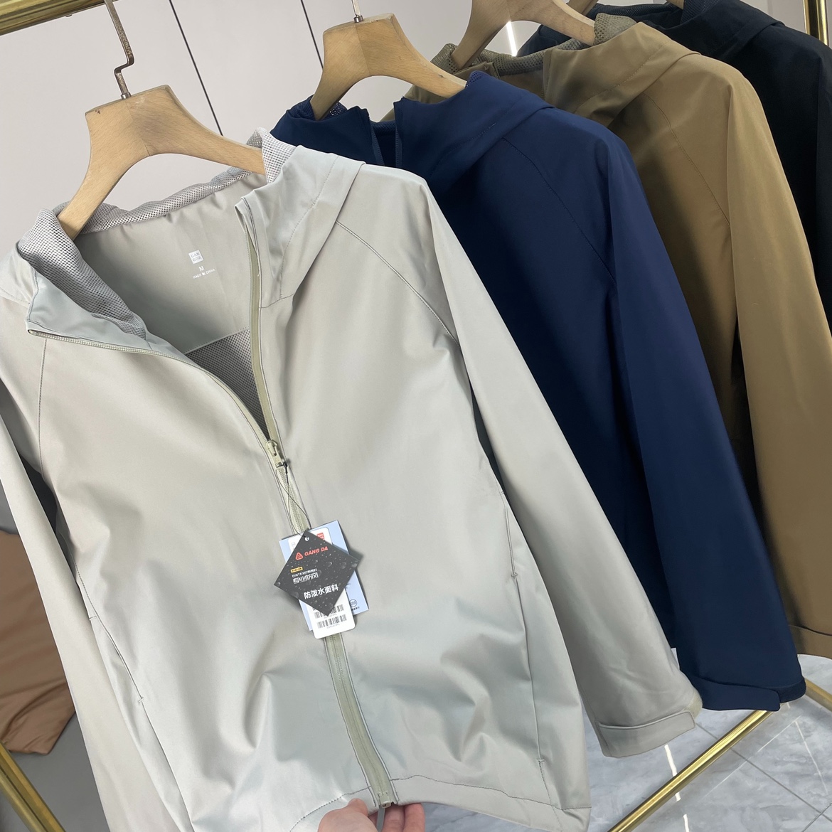 出日订单 网眼内衬防风防水 外贸男士户外休闲纯色连帽冲锋衣夹克