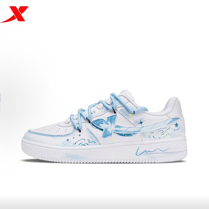 特步板鞋清新简约晕染潮流浅色系