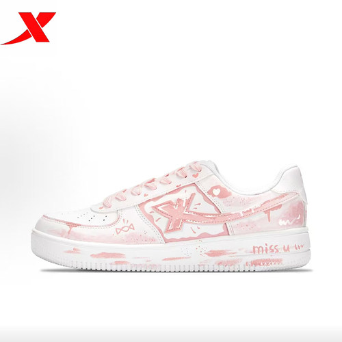 特步板鞋粉白渐变青春元气学院风