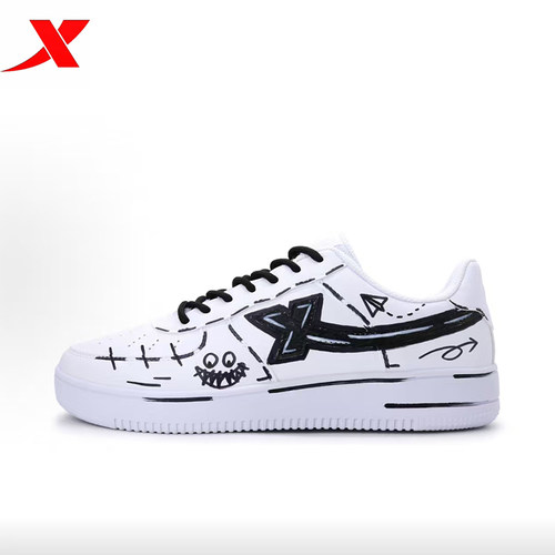 特步板鞋描线简约手绘二次元潮流