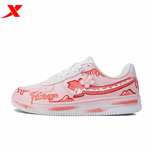 特步板鞋空军一号鸳鸯手绘甜酷