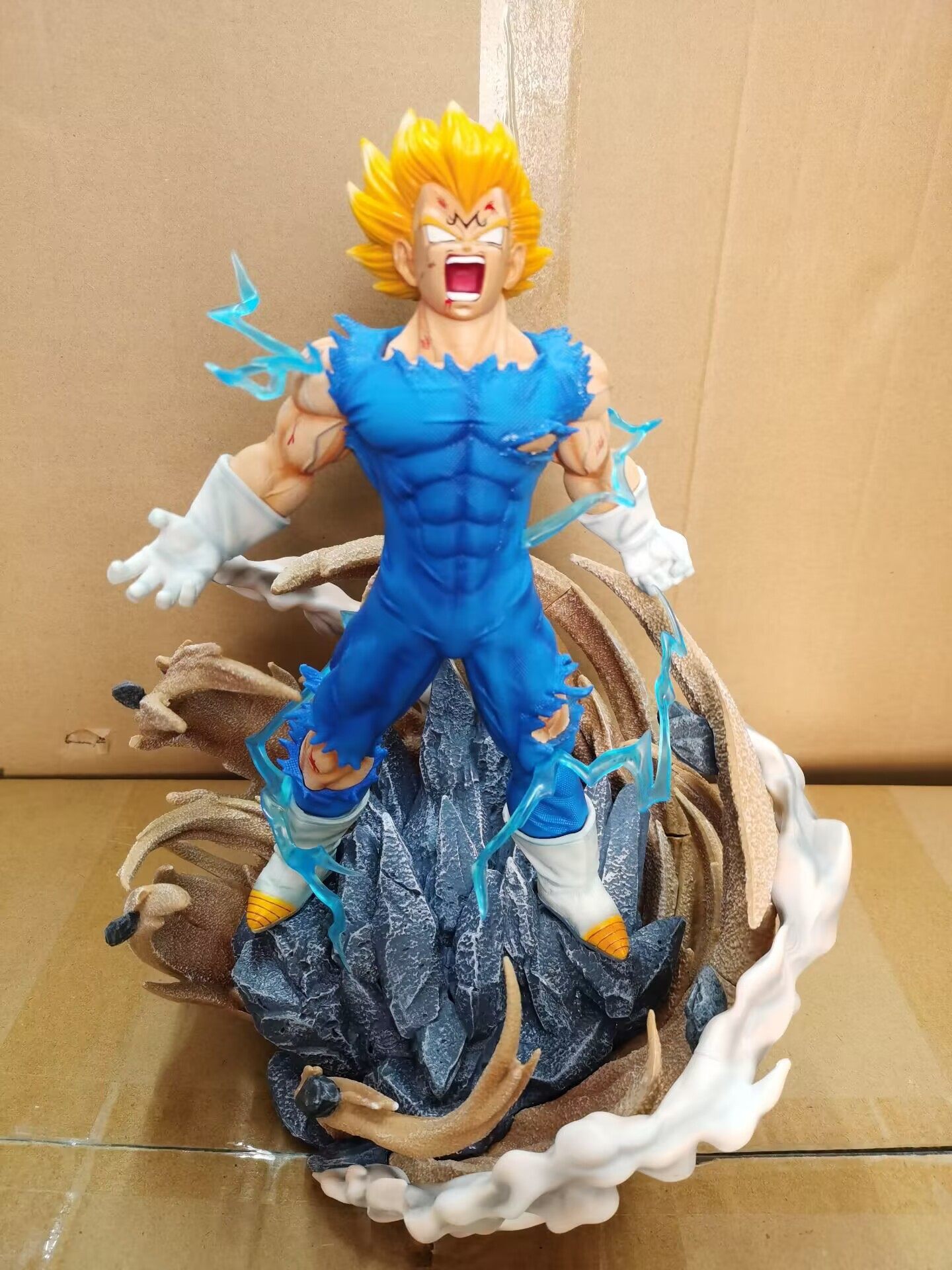 超级赛亚人 自爆贝吉塔 带地台场景 站姿 雕像 摆件模型 盒装手办