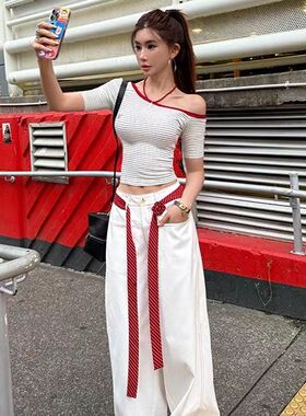 红色配饰点缀衣服简约百