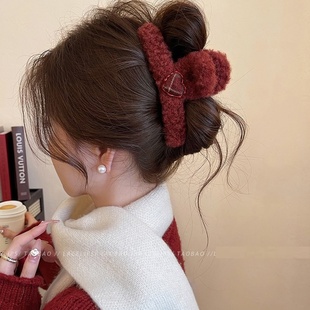 毛毛夹子头饰爱心毛绒抓夹女高级感发量大号发夹后脑勺盘发鲨鱼夹