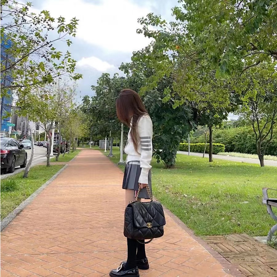 TUMATB白色手臂四杠针织开衫