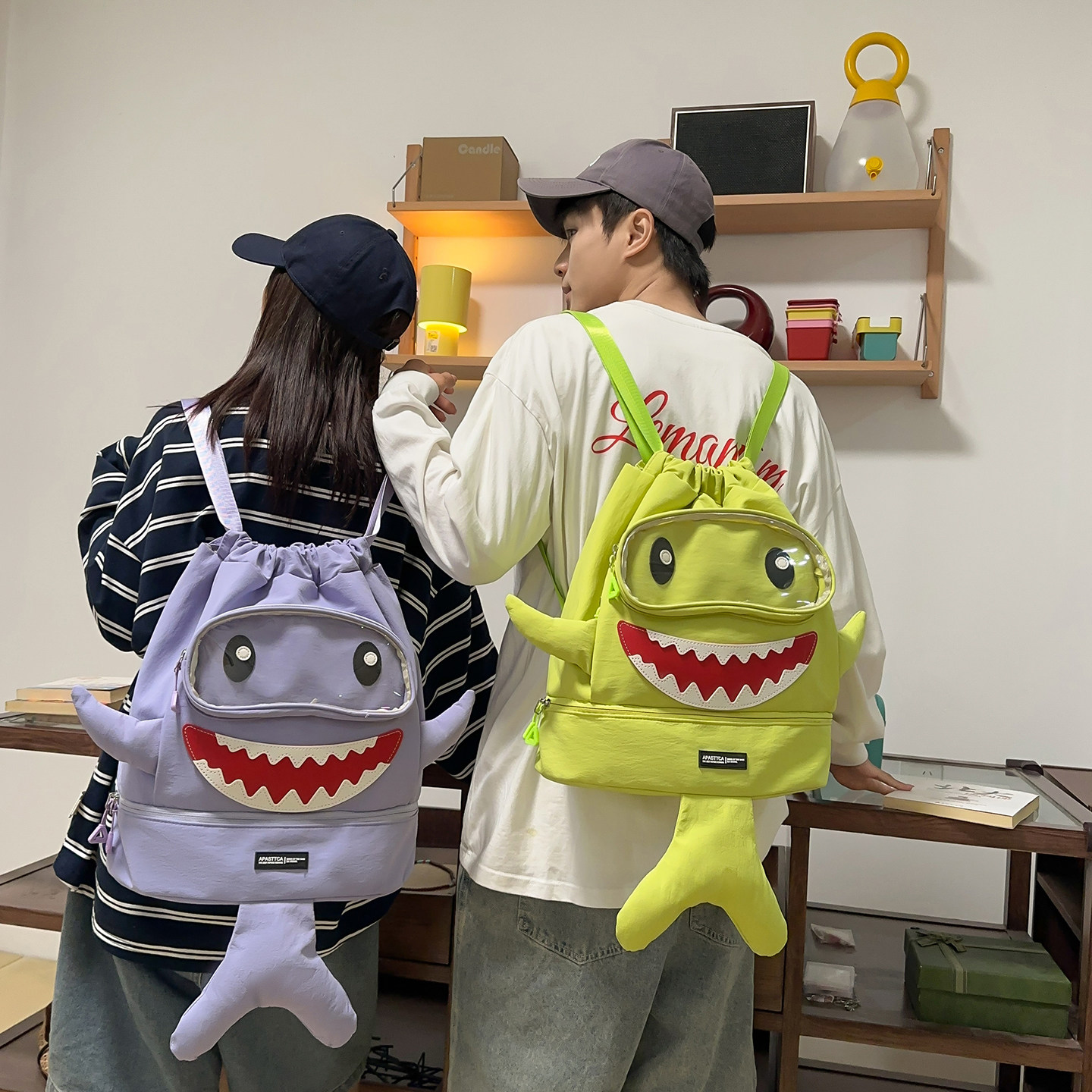 卡通鲨鱼双肩包男女学生大容量户外运动旅游背包独立鞋仓款洗漱包