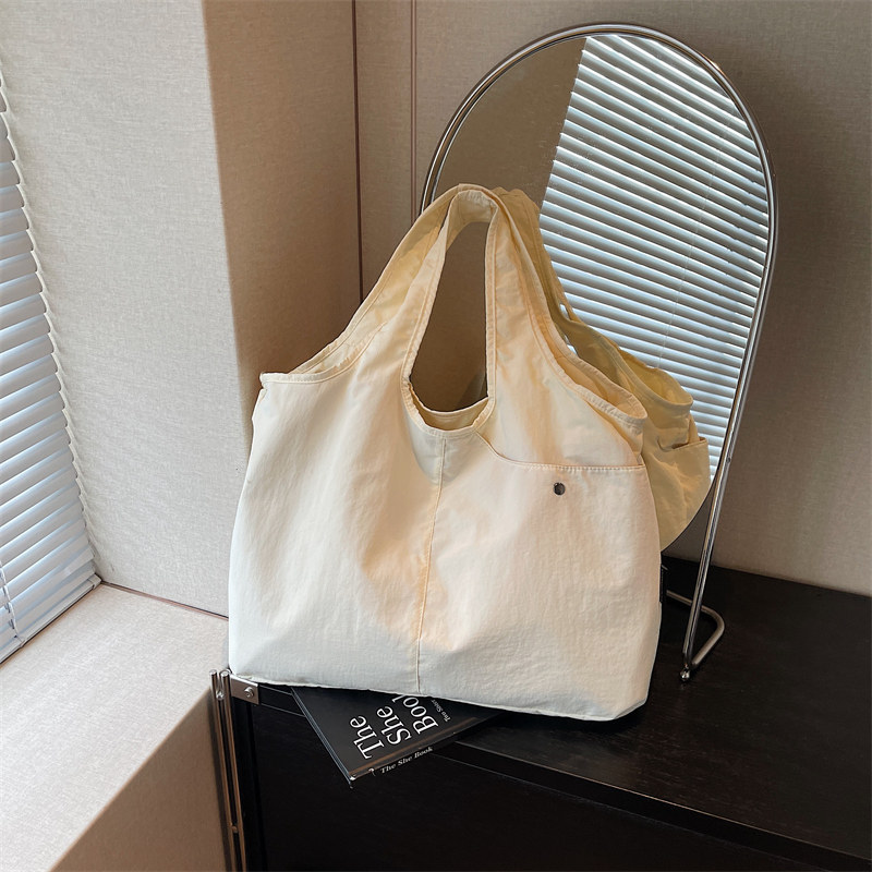 轻便尼龙布托特包女休闲大容量通勤购物手提袋上班日常百搭单肩包