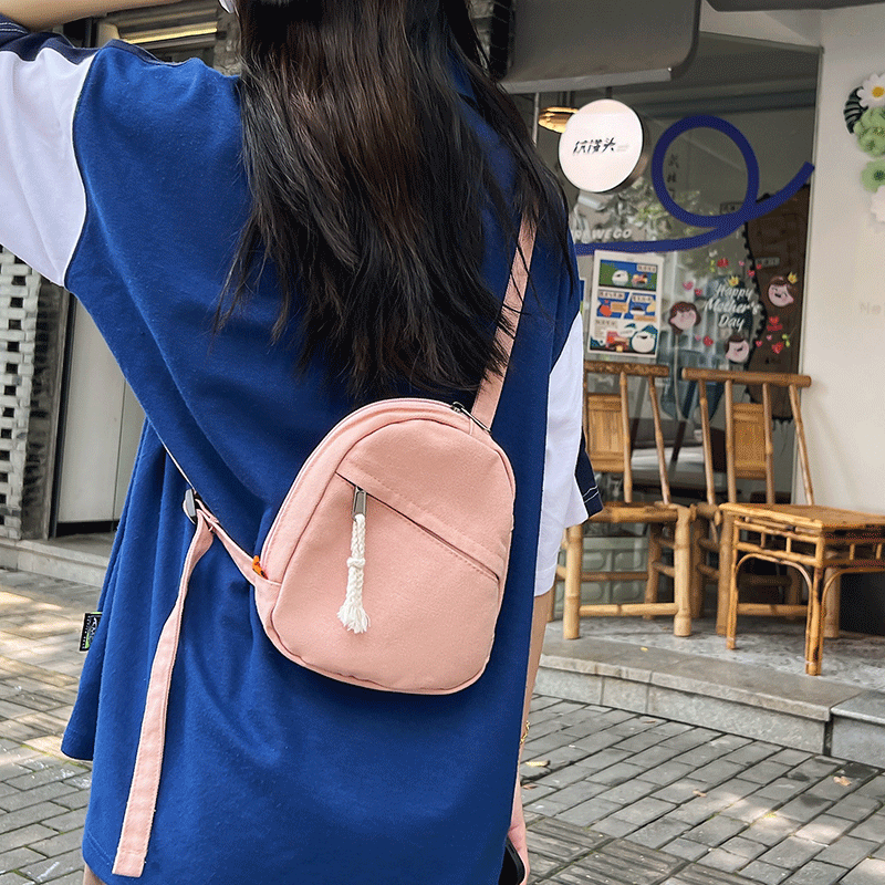 菇八八日系帆布小挎包