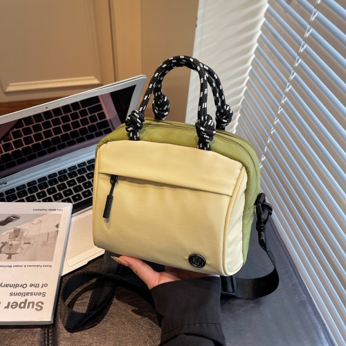 小众设计手提包女2026新款多隔层大容量通勤斜挎包轻便日常妈咪包