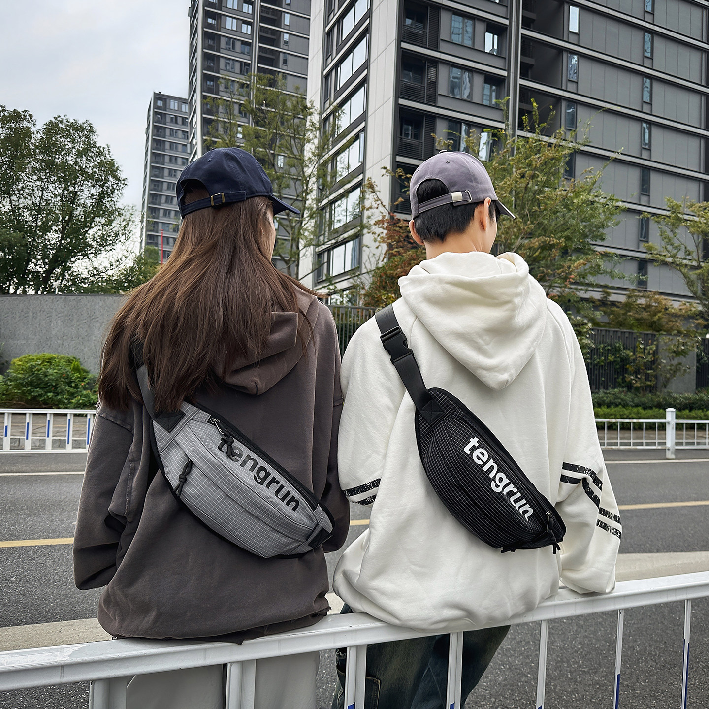 潮牌格子系胸包男士运动腰包潮ins日系学生休闲小包包单肩斜挎包