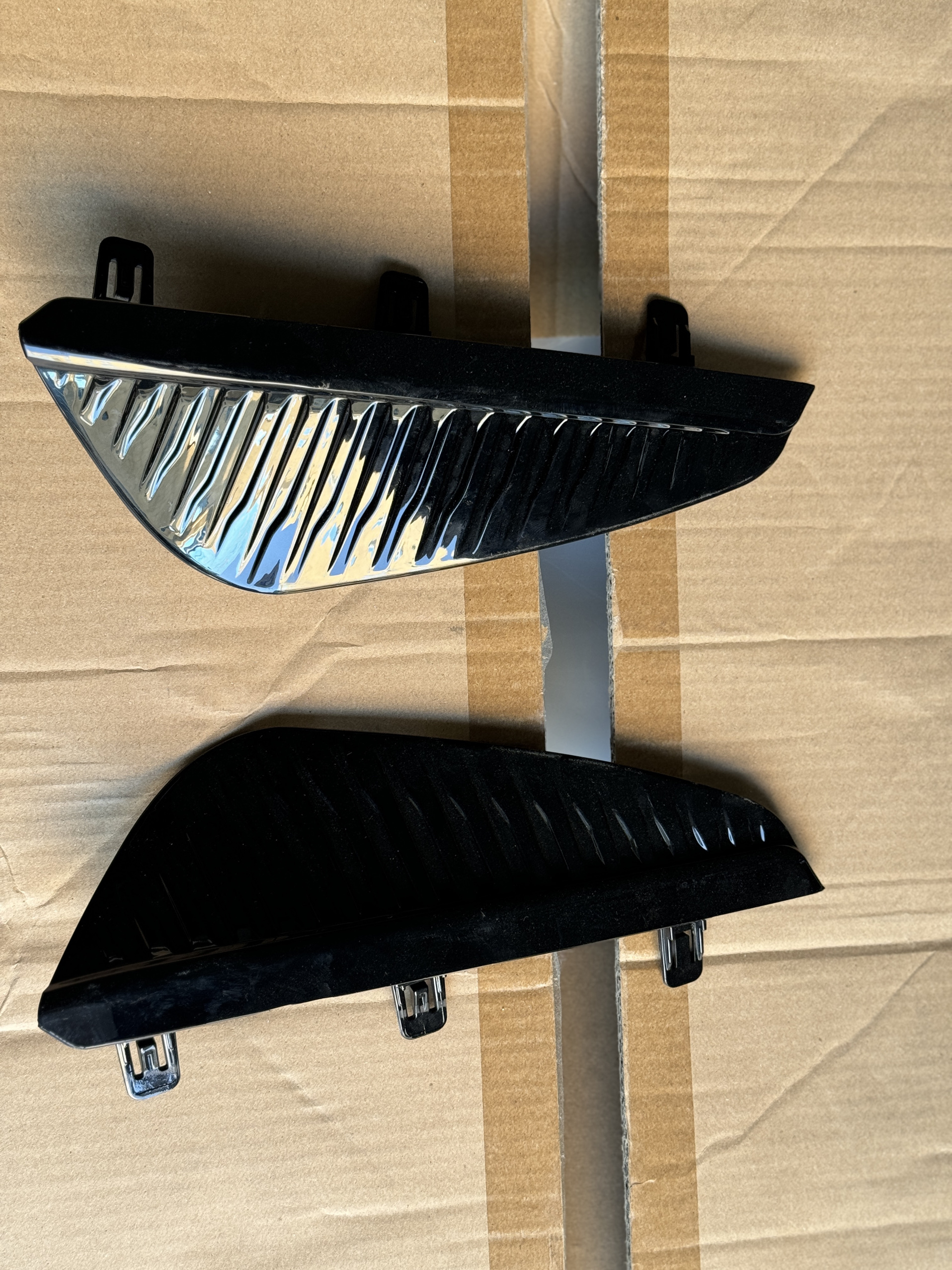 2023款轩逸雾灯框 带黑漆 ABS 低配 标价为单个