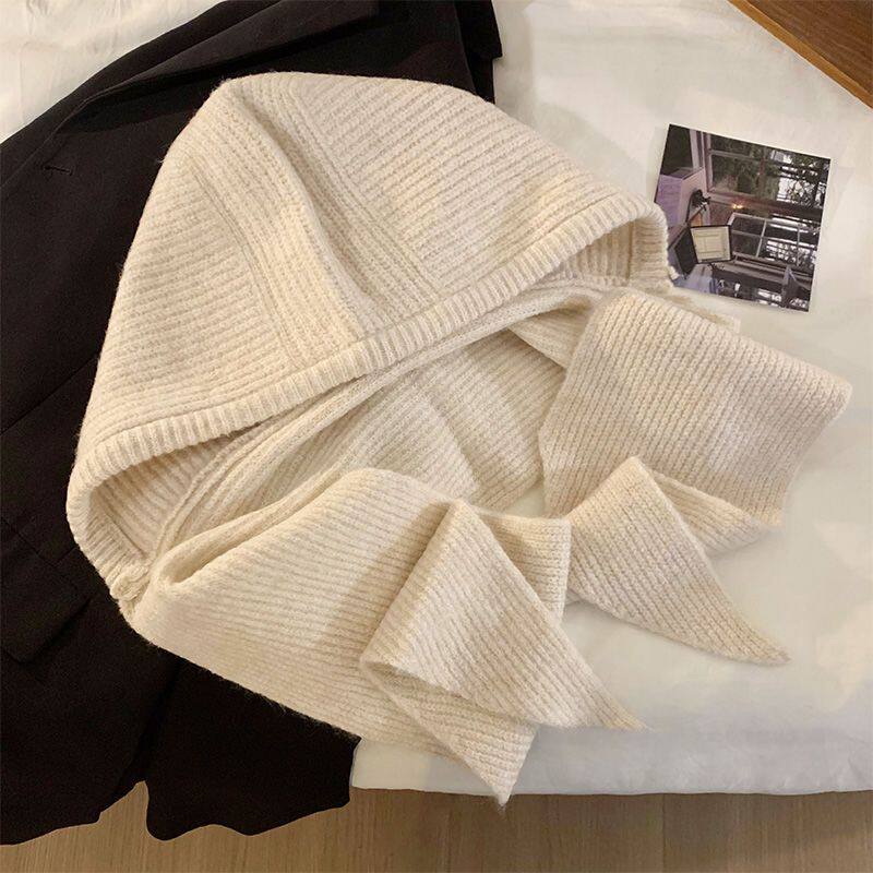 搭配衣服的假帽子一体
