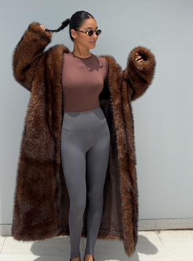 仿狐狸毛人造皮草咖色欧美气质洋气冬季保暖时髦长款宽松皮毛一体
