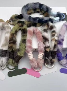 紫色手机链秋冬ins撞色豹纹毛绒绳手机挂绳手腕绳包包娃娃ccd挂饰