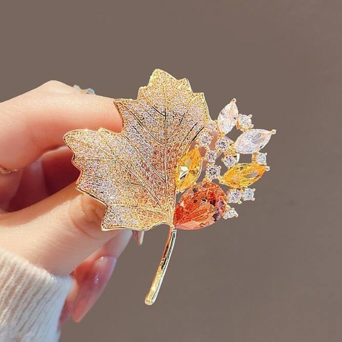 配羊绒大衣的胸针高档水钻新款别针高级枫叶胸针防走光精致胸花大,饰品/流行首饰/时尚饰品新,银饰胸针,淘宝优惠券,粉丝福利购,淘宝优惠卷