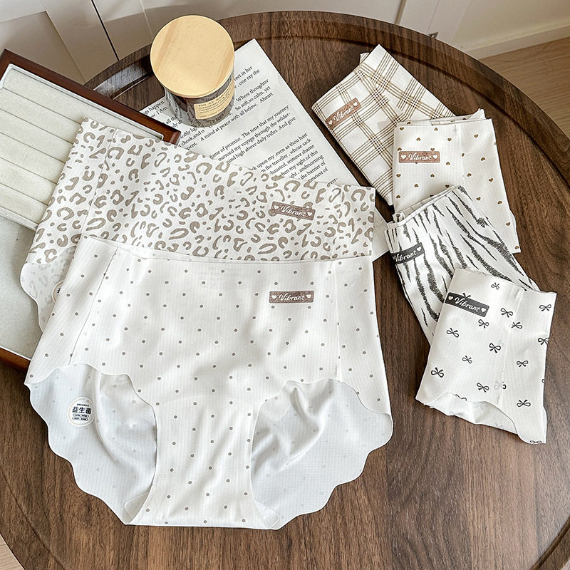 泡芙家Shop~10A少女无痕内裤女波点豹纹贴合益生菌透气不勒三角裤