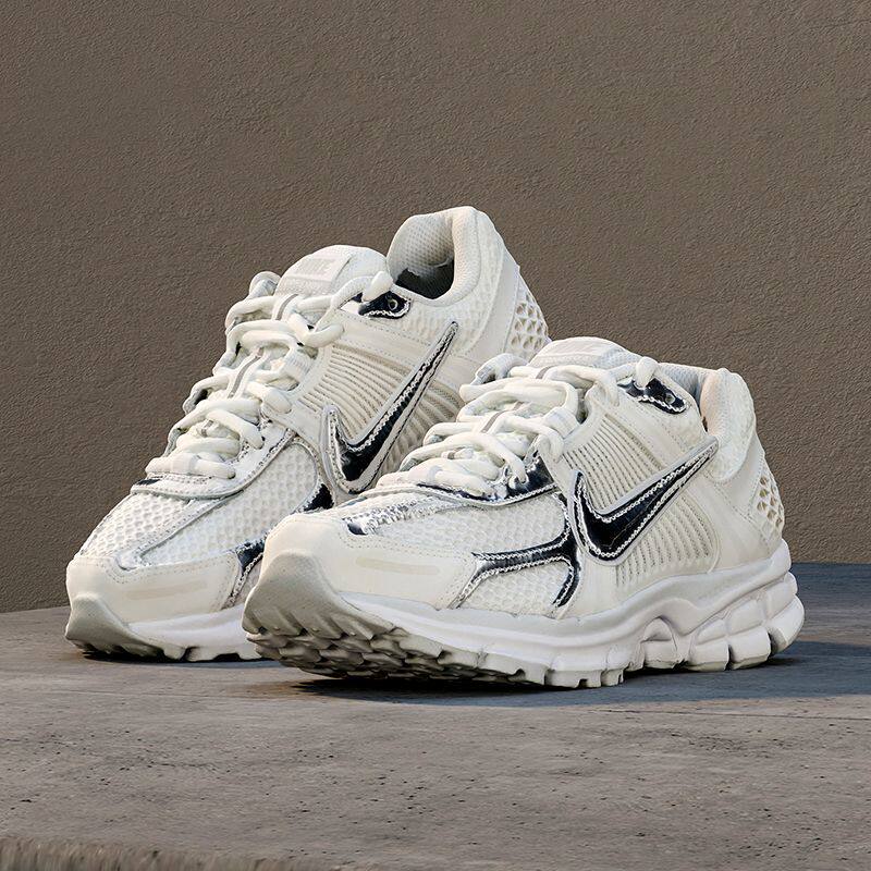 【自营】Nike耐克女鞋春新款银白复古老爹鞋跑步鞋HF7723-100