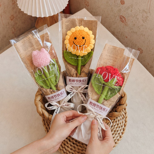 手工针织毛绒花束成品花束红色笔