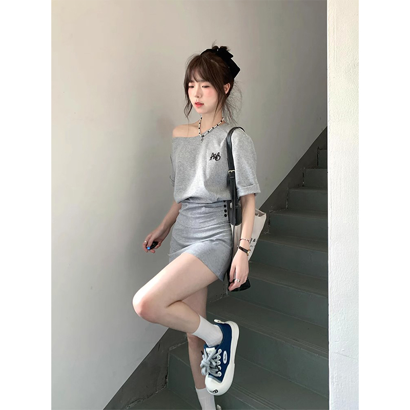 韩系减龄休闲运动服套装女夏季简约收腰一字肩斜肩短袖短裙两件套