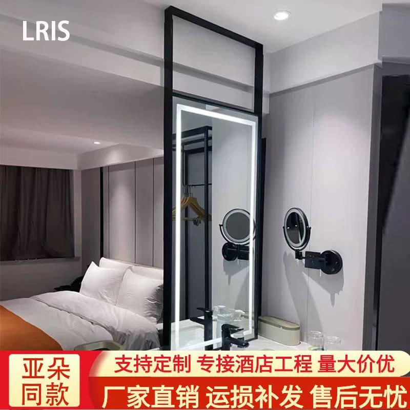 亚朵酒店卫生间智能浴室镜子铝合金边框天花板吊挂悬空发光吊镜