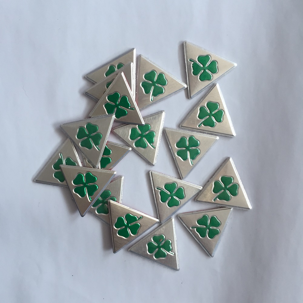 2CM四叶草三角形装饰贴 阿尔法罗密欧Giulia改装仪表台车贴车标志