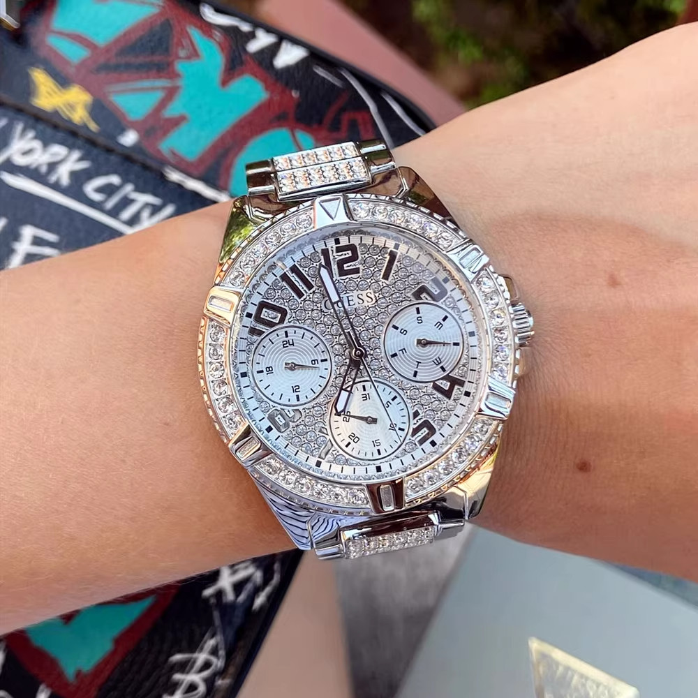 女盖斯银色不锈钢带镶钻三眼手表