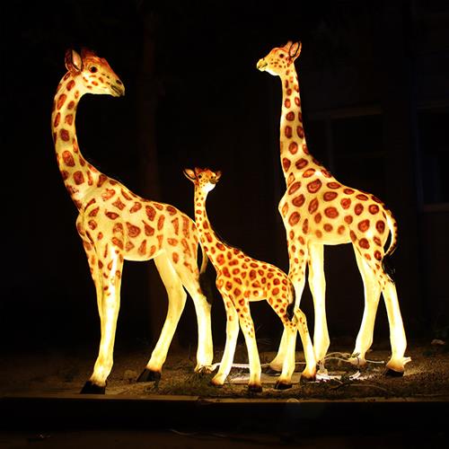 仿真长颈鹿玻璃钢雕塑户外大型发光假动物模型幼儿园装饰落地摆件