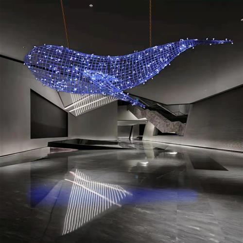 定制大型不锈钢镂空海洋动物鲸鱼雕塑酒店悬挂海豚铁艺装饰摆件