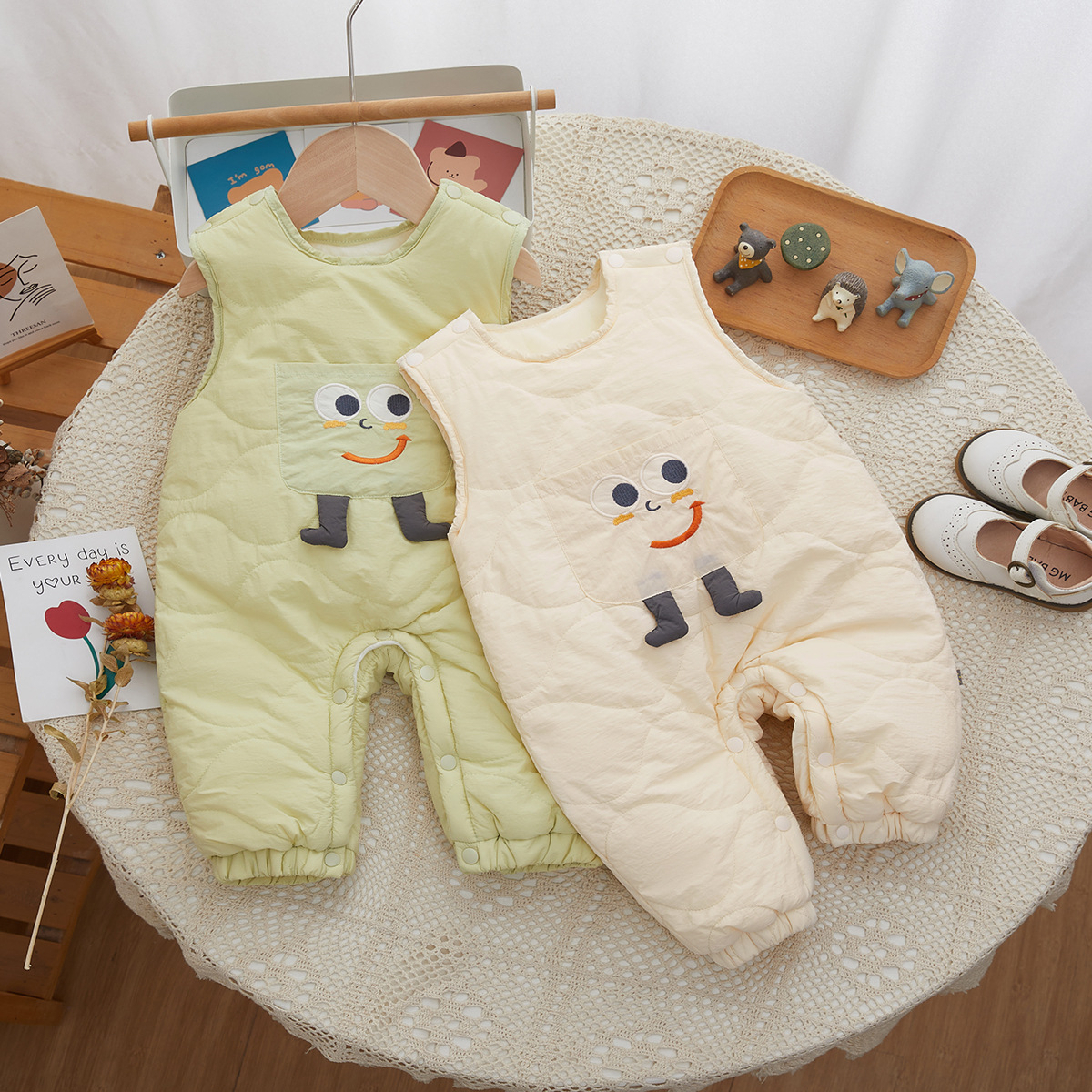 婴儿夹棉衣服冬季加厚婴儿连体衣宝宝背心爬服婴儿棉衣新生儿衣服