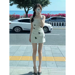 巨好看复古刺绣印花吊带连衣裙子女夏季 早春漂亮包臀短裙 2026新款