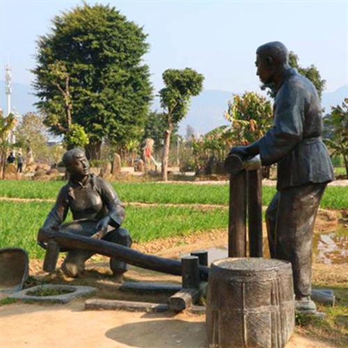 玻璃钢仿真铸铜雕塑牧童骑黄牛拉犁农耕广场户外园林水景抽象动物