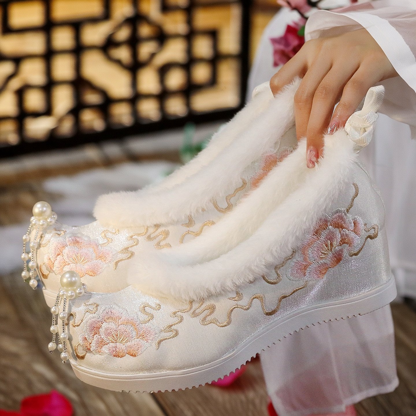 冬季古风加绒汉服鞋子女绣花鞋内增高跟明制古装布鞋老北京鞋布鞋,女鞋,汉服鞋,淘宝优惠券,粉丝福利购,淘宝优惠卷