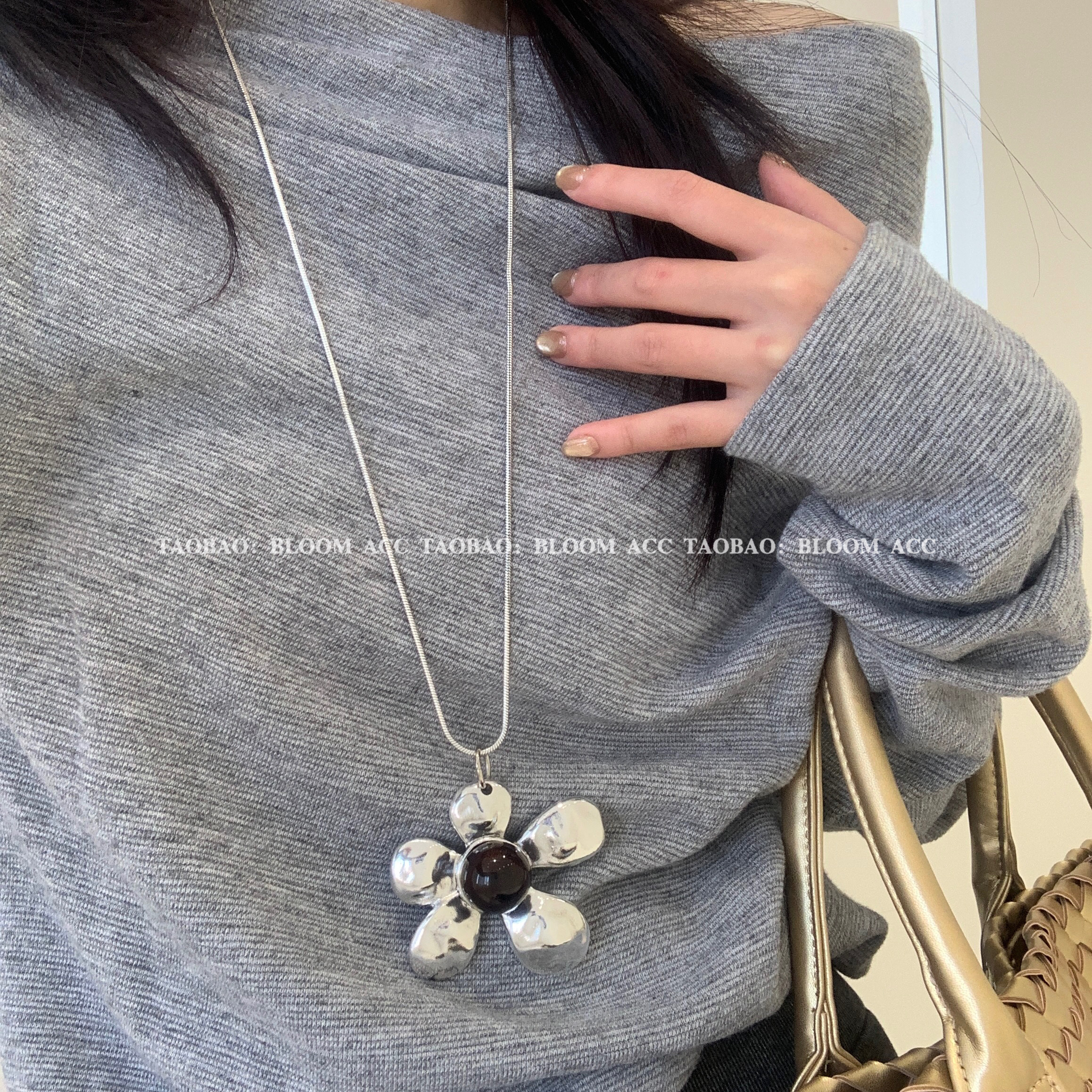 开春新款～简约高级做旧大花朵吊坠项链长款毛衣链百搭时尚配饰链