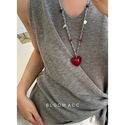 小众多巴胺复古彩色编织绳琉璃红色爱心吊坠项链长款链毛衣链女