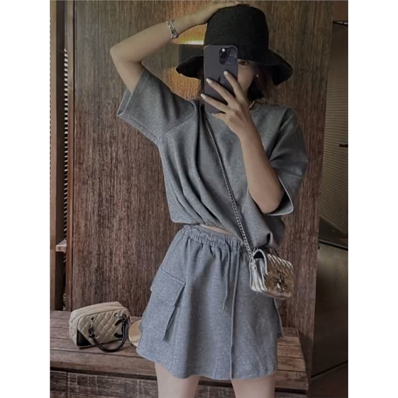 轻奢高级感烫钻灰色时尚套装女夏2024新款重工洋气宽松显瘦两件套