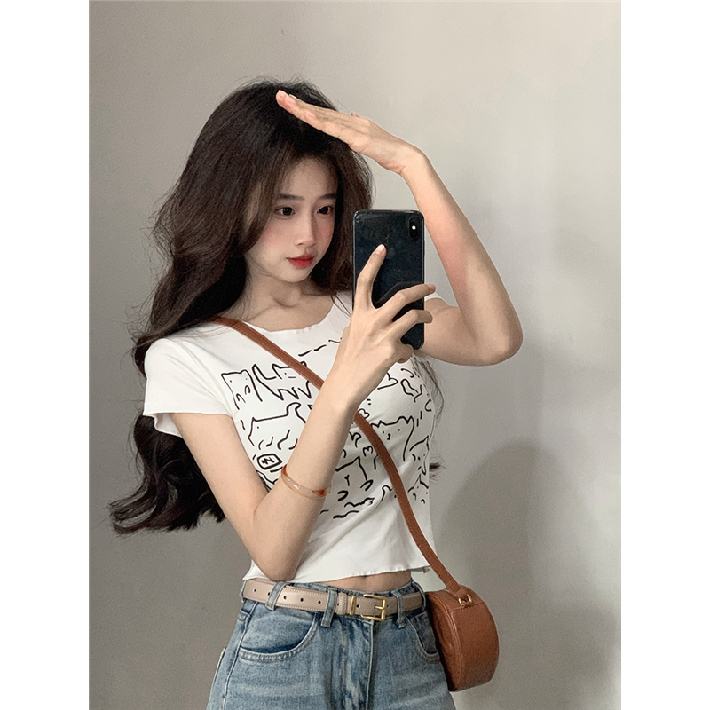 运动鬼马少女波边修身显瘦白色短款短袖T恤女装设计感正肩上衣夏