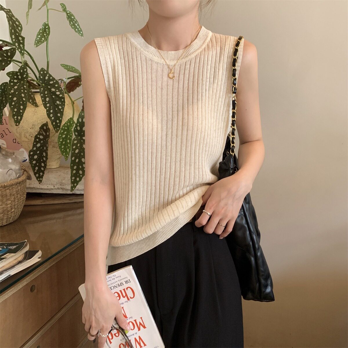 气质圆领坑条镂空露背亚麻无袖针织衫女夏设计感显瘦吊带背心上衣