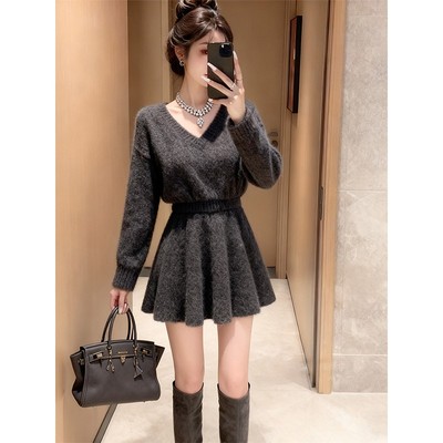 2025韩式别致气质V领针织