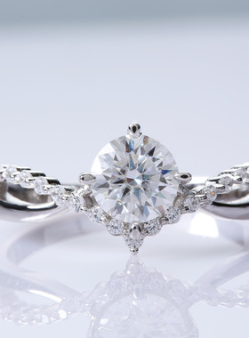 S925纯银镀18K金婚戒3不对称戒指1克拉女戒欧美莫桑石戒指送女友