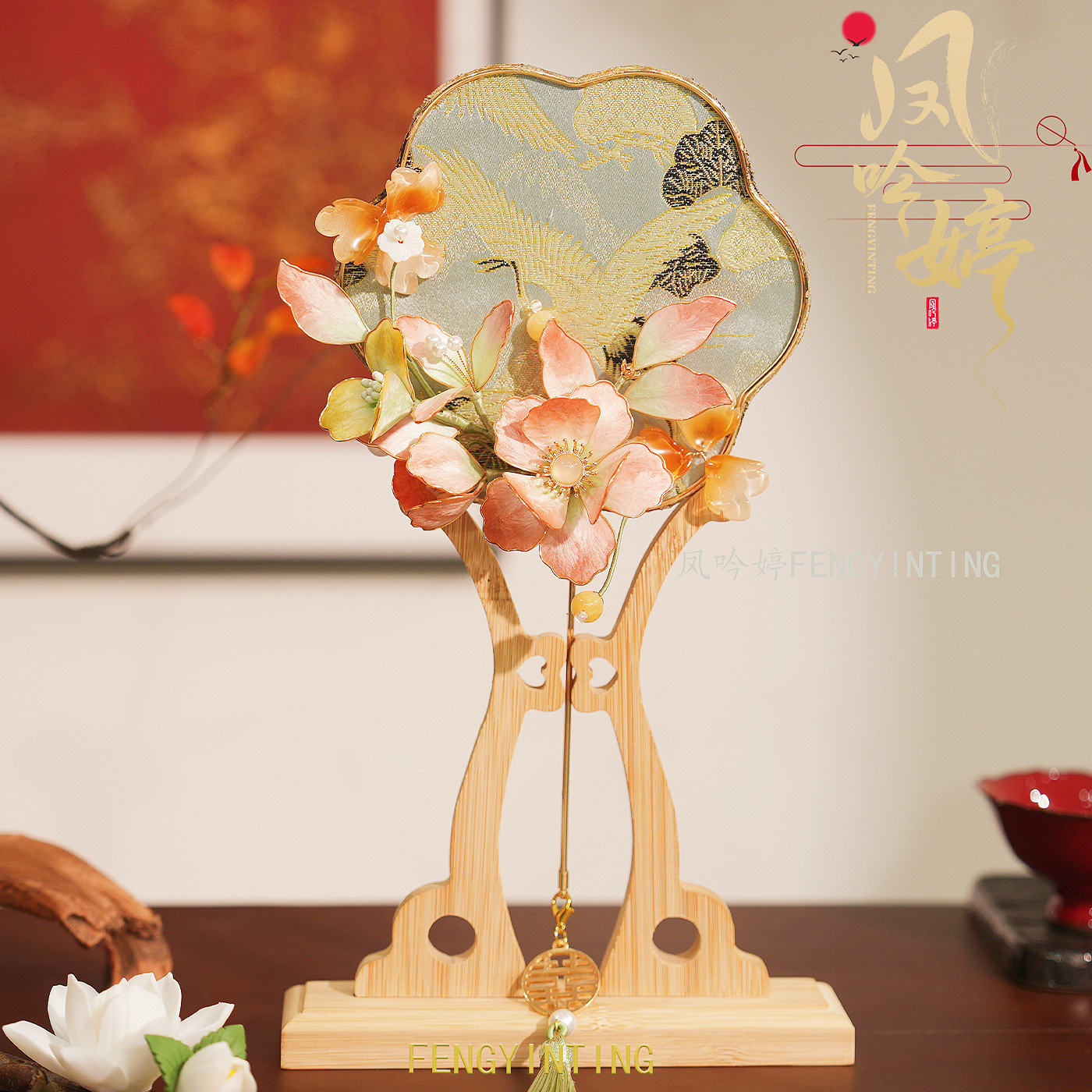 中式绒花婚礼新娘结婚团扇迷你小扇子巴掌扇秀禾晨袍旗袍拍照道具