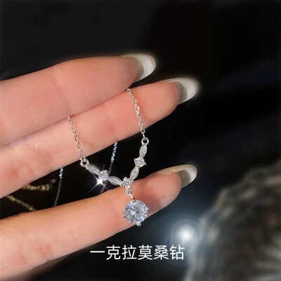 耳边风设计水滴形一克拉莫桑钻