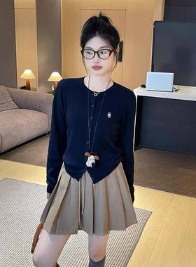 2025韩系藏蓝色刺绣针织开衫女秋款女装秋装薄款毛衣外套短款上衣