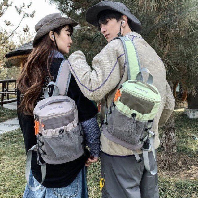 自行车骑行背包女大容量新款登山旅行书包休闲户外轻便背包出游徒