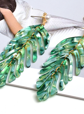 2023 New Product Fashion Long Earrings Fashion Trend