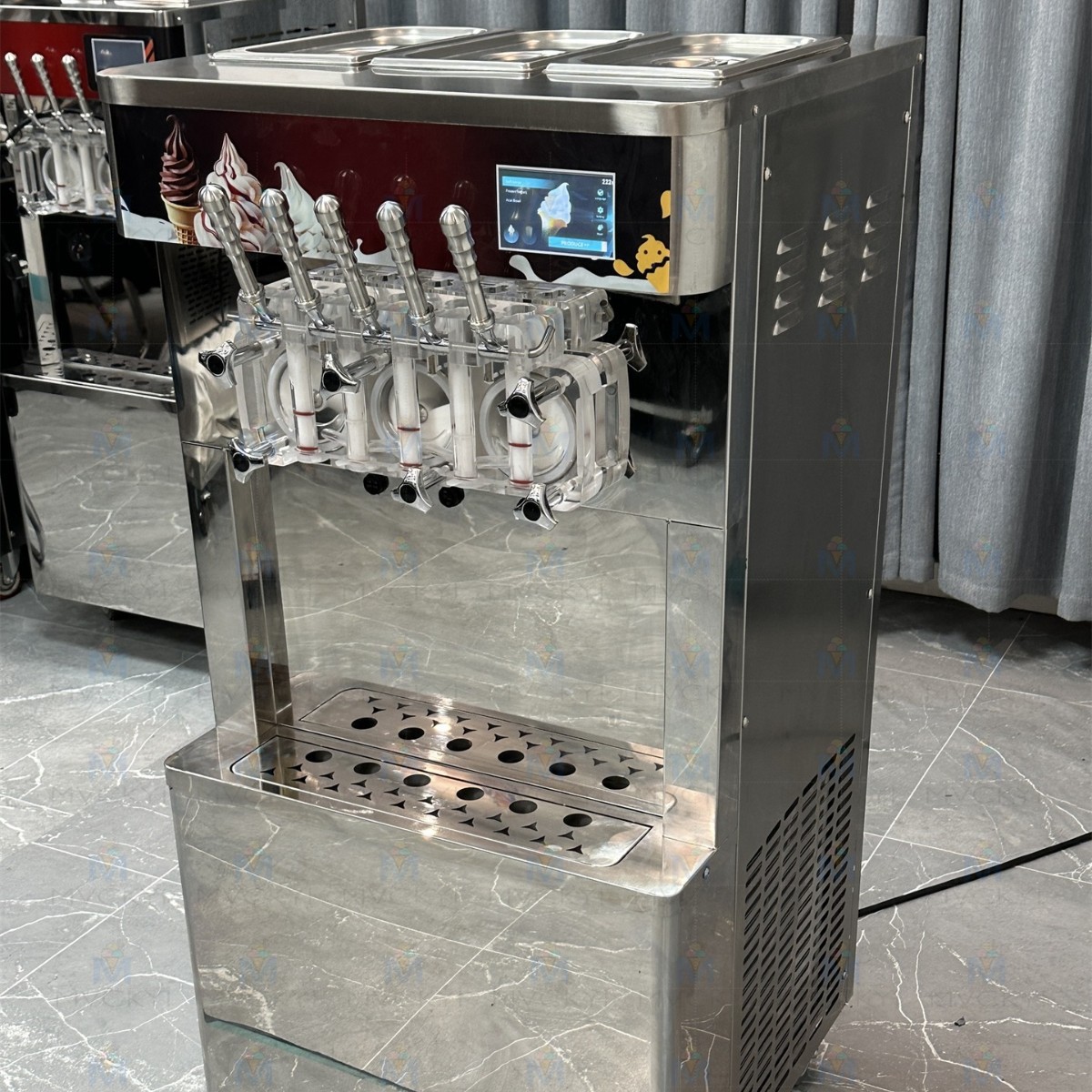不锈钢冰淇淋机雪糕圣代软质冰激凌机多种口味冰激凌机冰淇淋机