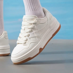 男鞋 革面轻便运动休闲鞋 冬季 复古厚底休闲鞋 新款 特步maxx2板鞋